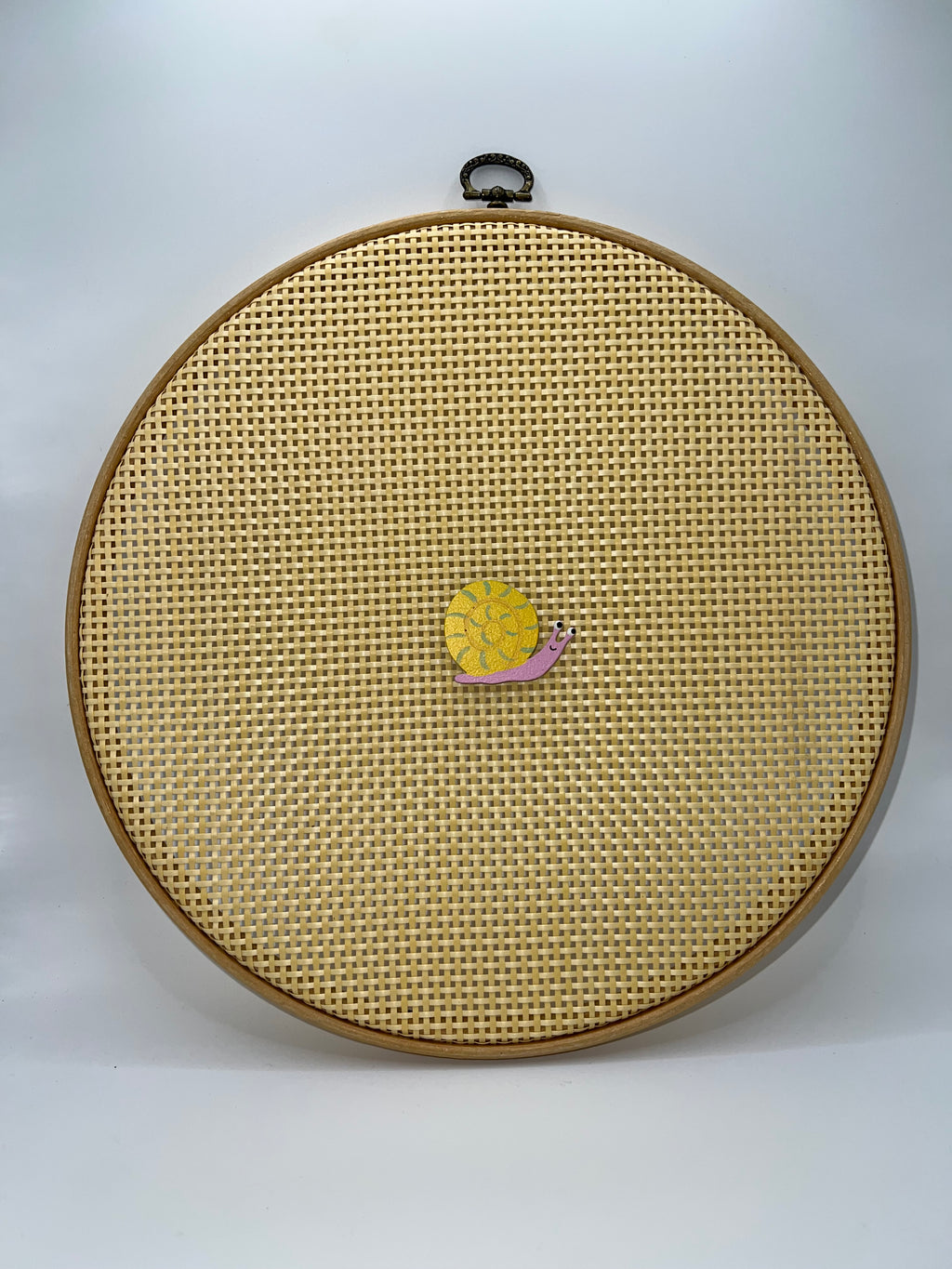 Pink and yellow snail - Needleminder