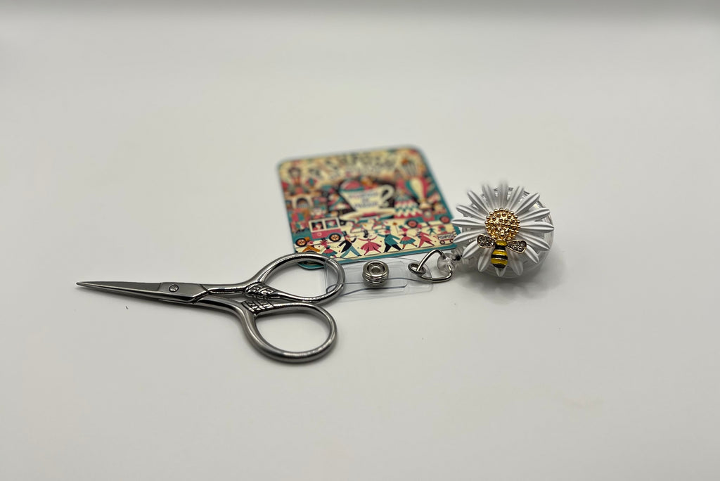 White Daisy With Bee - Scissor Badge Pull