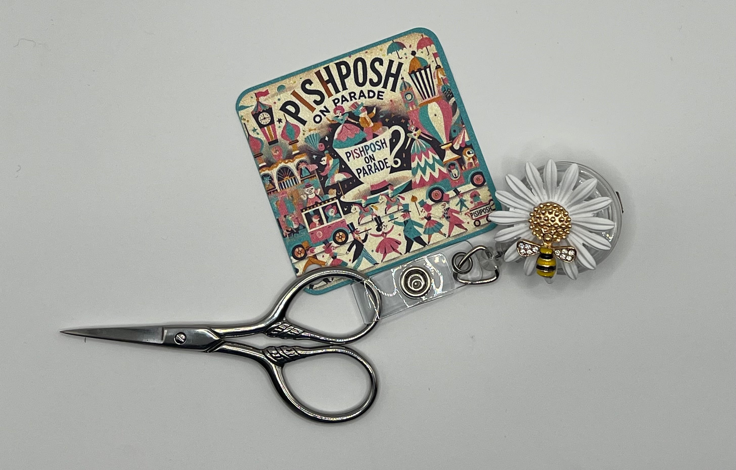 White Daisy With Bee - Scissor Badge Pull