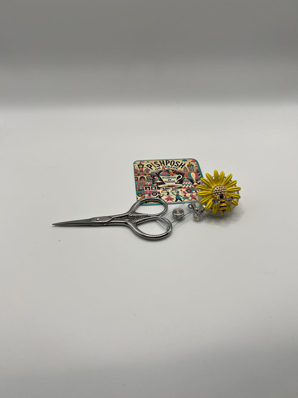 Yellow Daisy with Bee - Scissor Badge Pull