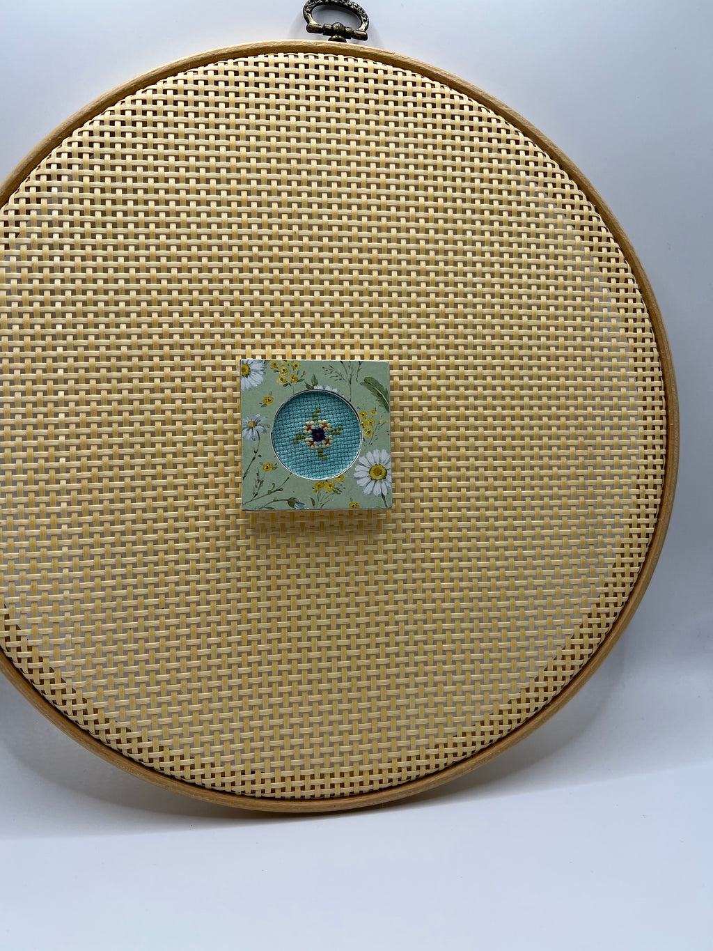 White Daisy Photo Needle Minder (cross stitch not included)