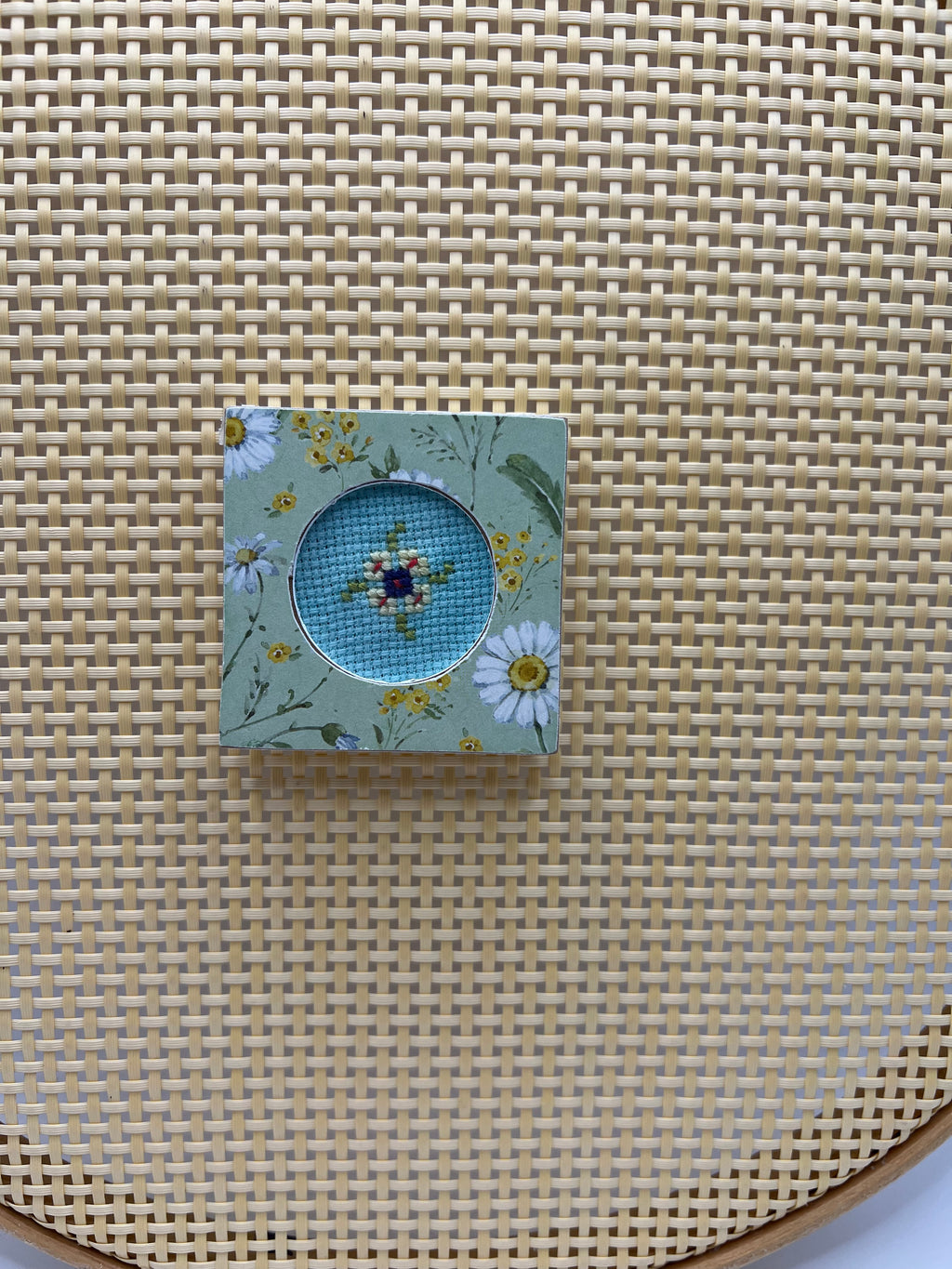 White Daisy Photo Needle Minder (cross stitch not included)