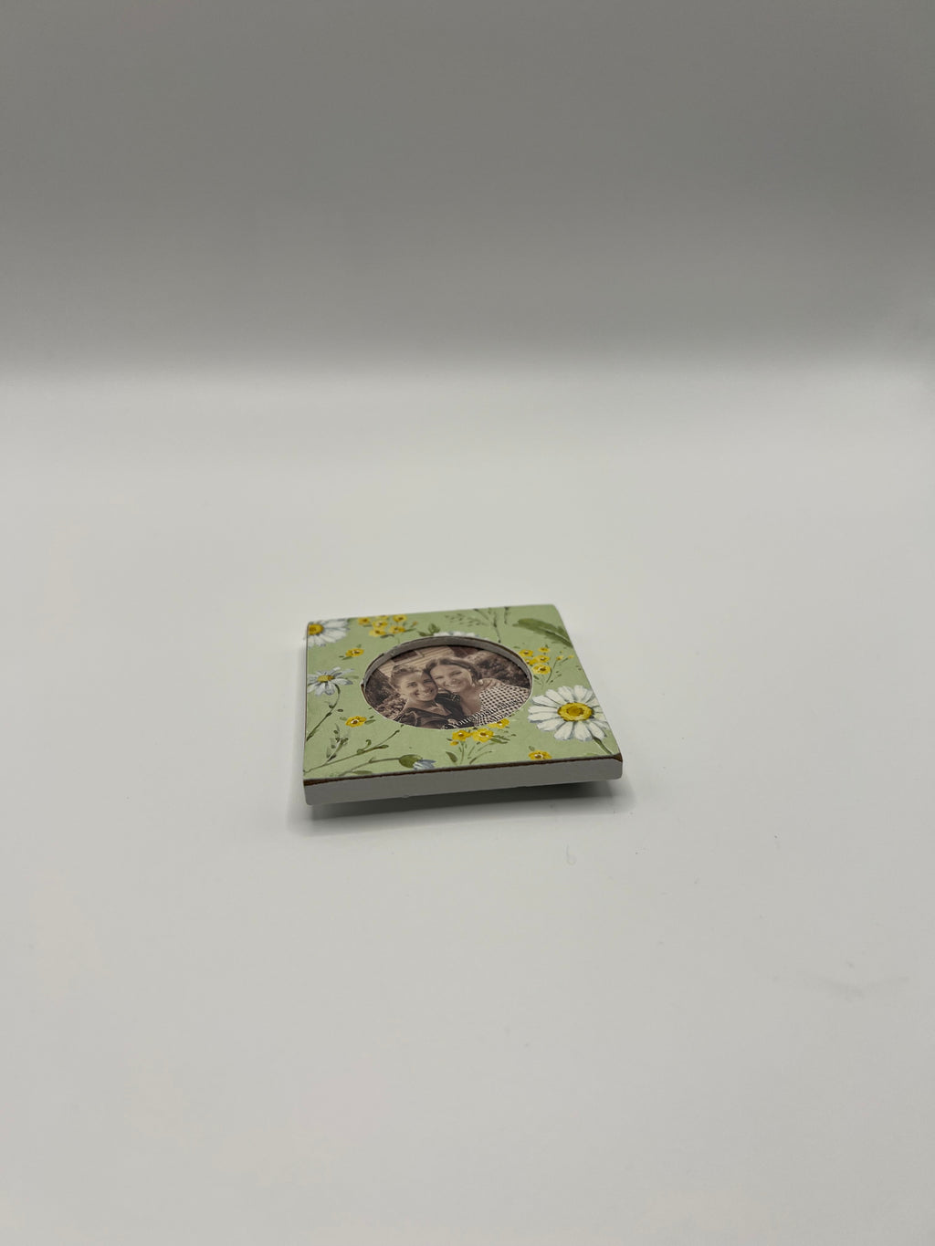 White Daisy Photo Needle Minder (cross stitch not included)