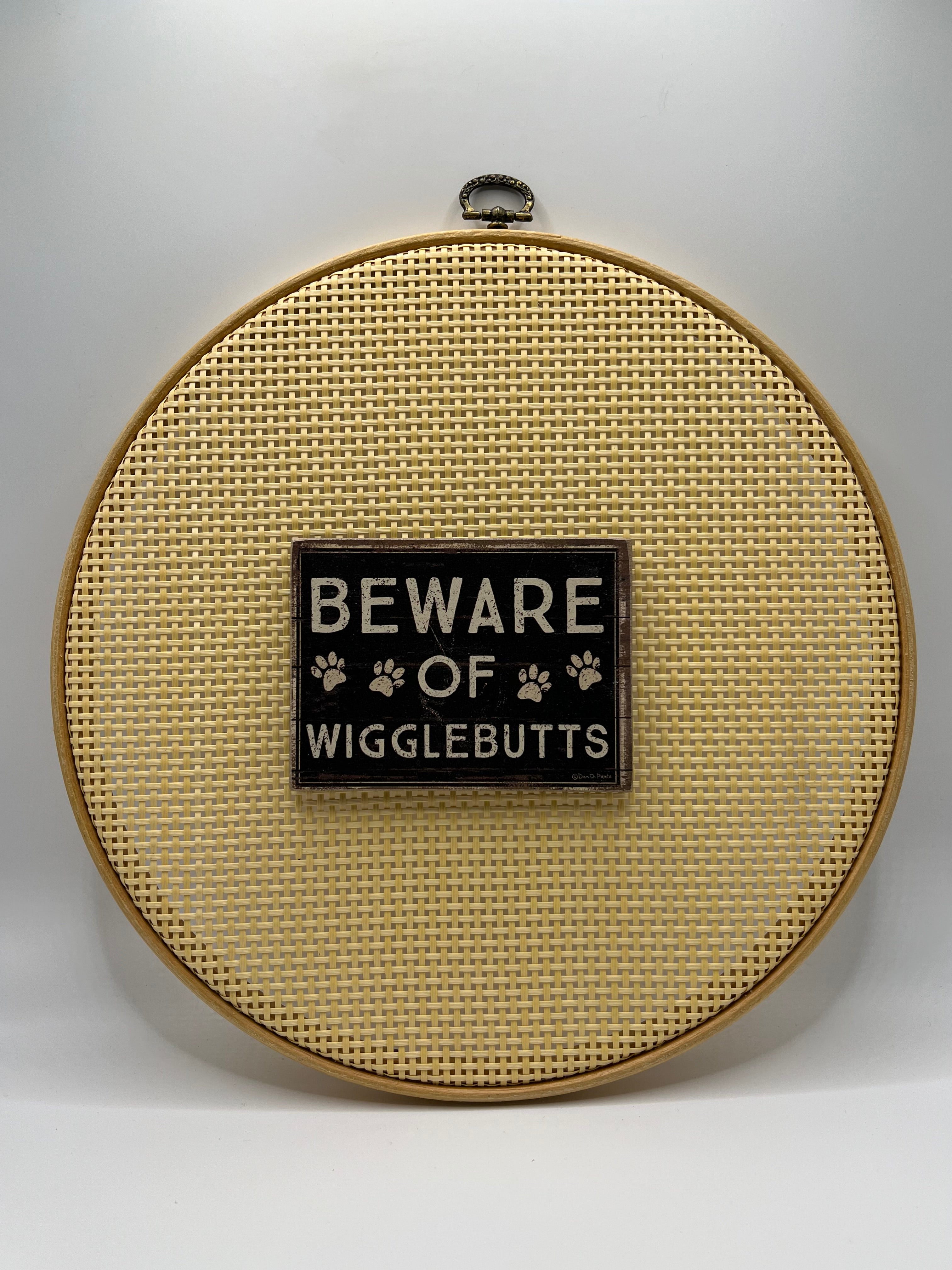 Scissor Minder - Beware of wigglebutts
