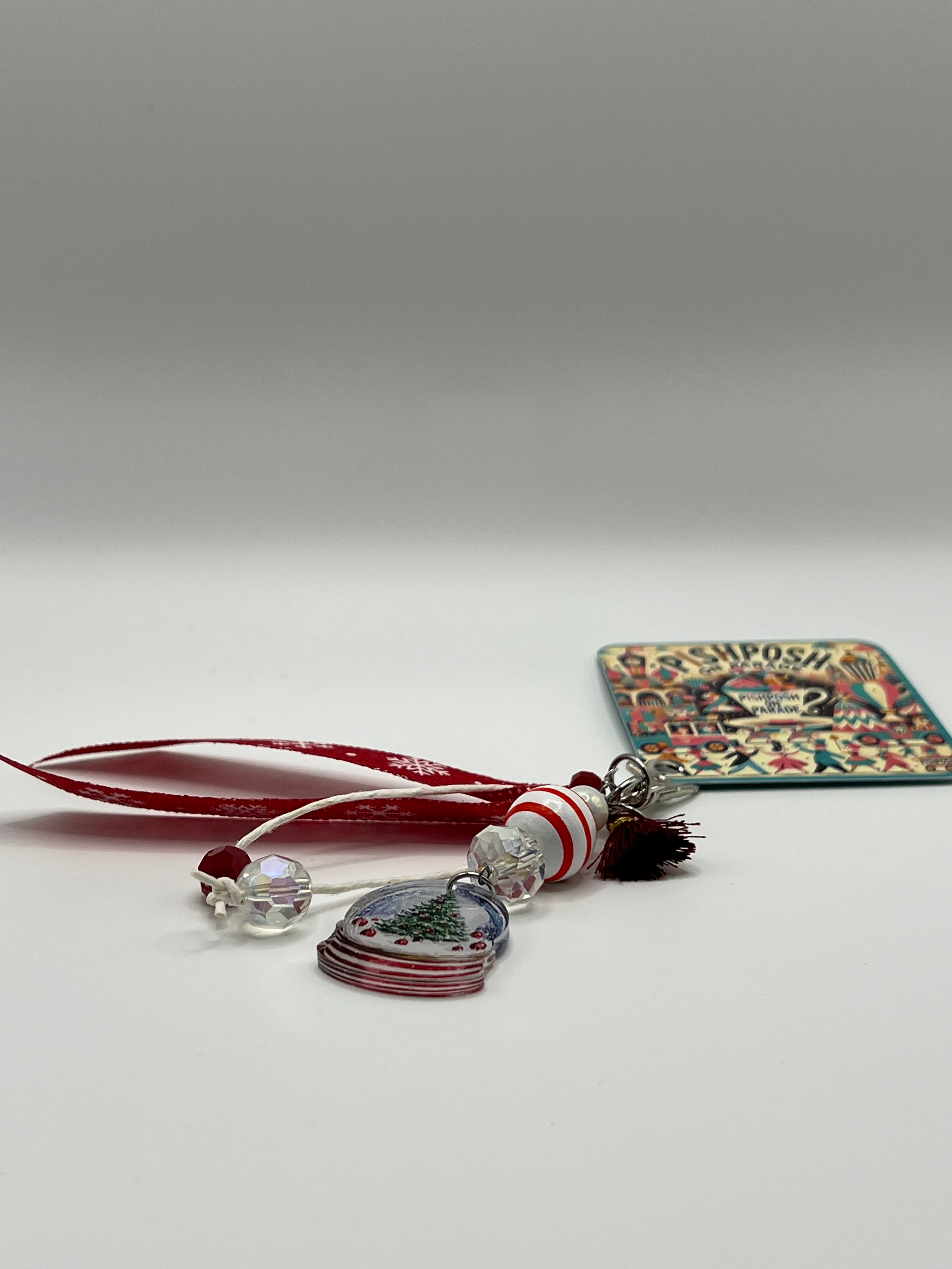 Snow globe with Christmas Tree and Beads - Charm / Bag Zipper Pull