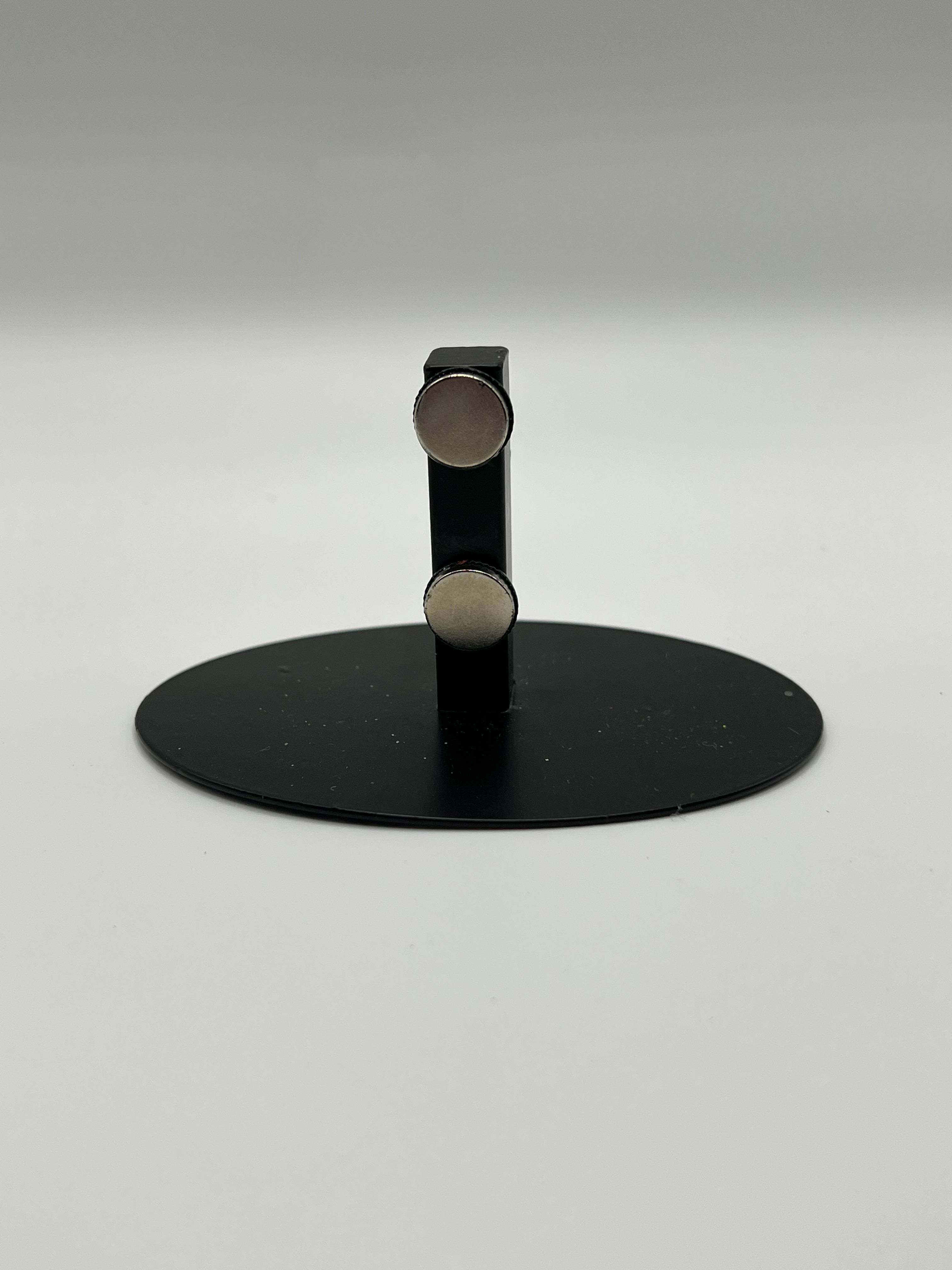 Magnetic Metal Stand for Wreath